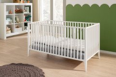 Felie von Paidi - weißes Babybett mit umlaufenden Gitterseiten