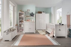 Vita von Wohnglücklich - Babyzimmer Kiefer gebeizt