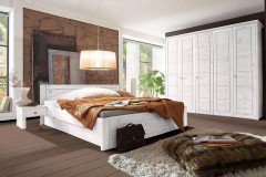 Vita von Wohnglücklich - Babyzimmer Kiefer gebeizt