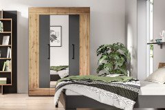 cadre.plus von Röhr-Bush - Kleiderschrank 3-türig mit Spiegel