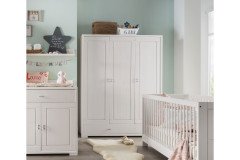 Vita von Wohnglücklich - Babyzimmer Kiefer gebeizt