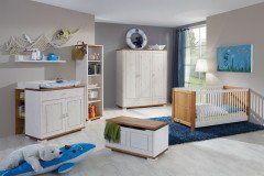 Vita von Wohnglücklich - Babyzimmer Kiefer gebeizt